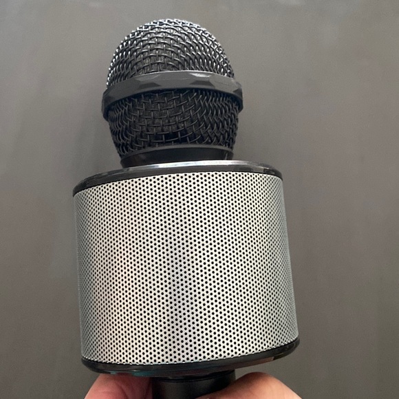 Merkury Wireless Bluetooth Karaoke Microphone- Used - Picture 6 of 6